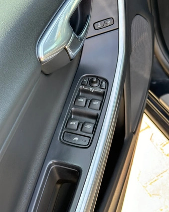 Volvo V60 cena 46500 przebieg: 260000, rok produkcji 2014 z Olsztyn małe 232